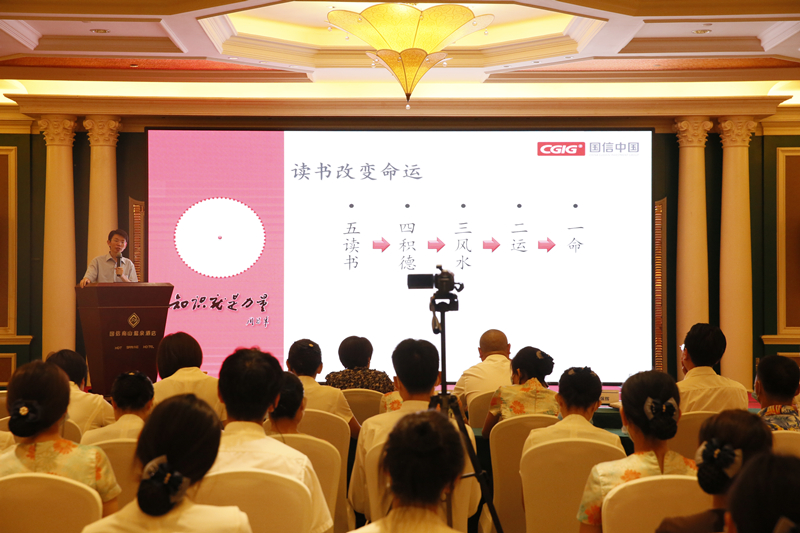 013旅馆公司举行《5001拉斯维加斯文化》专题培训_副本.jpg
