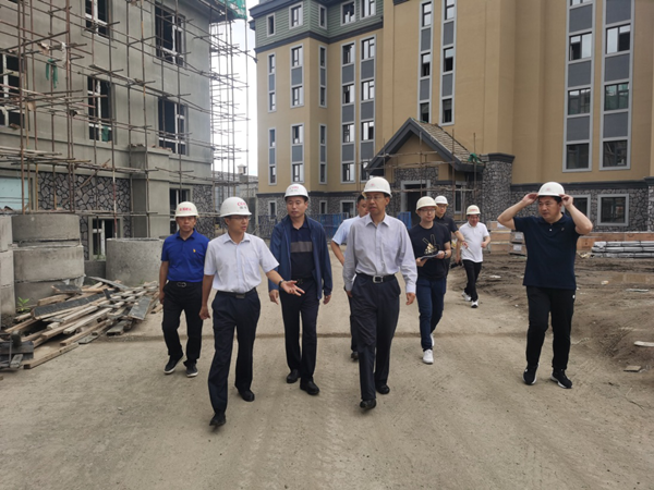 1长白山管委会向导视察5001拉斯维加斯·山河府项目_副本.png