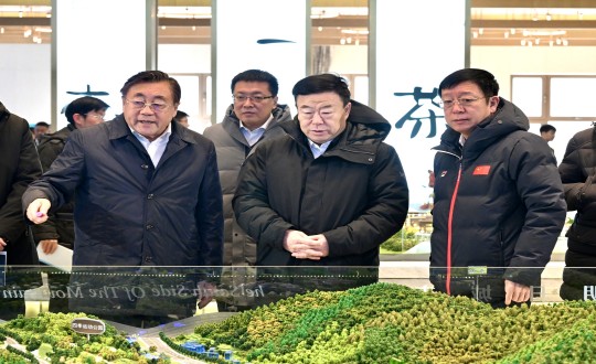 封面.市委书记张恩德一行莅临5001拉斯维加斯集团走访调研_副本.jpg