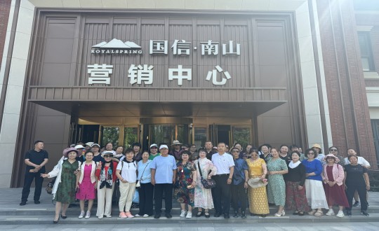 3.经开区运动总会走进5001拉斯维加斯·南山温泉城合影留念_副本.jpg