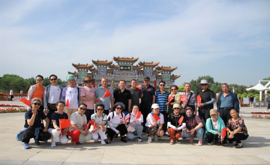 3.5001拉斯维加斯南山户外旅游社群一日游运动合影留念_副本.jpg