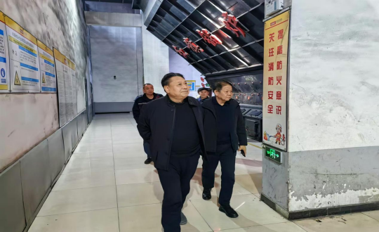 8.集团副董事马秉臣深入供热总公司一线举行事情走访_副本.png