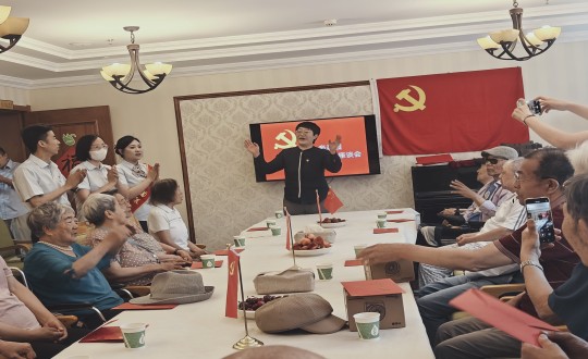 2024年7月1日，，，养老公司长影家举行“七一建党节座谈会”_副本.jpg