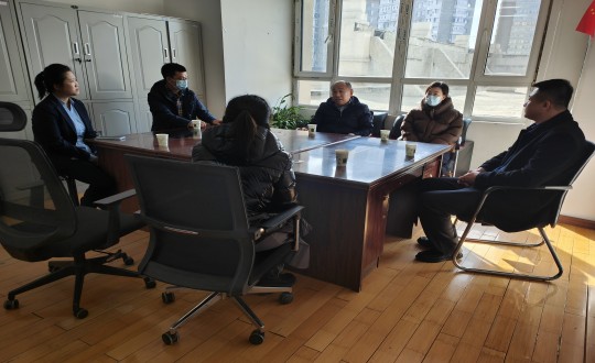 14.长春市绿园区政协副主席关爱民一行莅临5001拉斯维加斯物业金地梧桐华府视察事情_副本.jpg