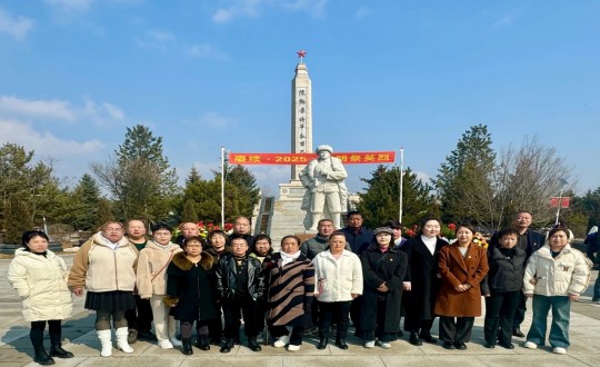 9.物业总公司敦化项目党员加入清明节祭扫运动_副本.jpg