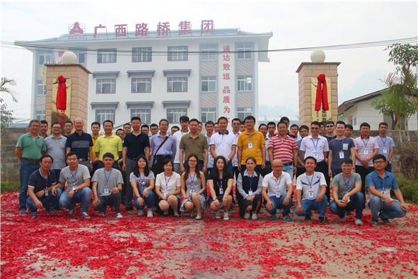 1494486102055032067.jpg 揭牌人员合影.jpg